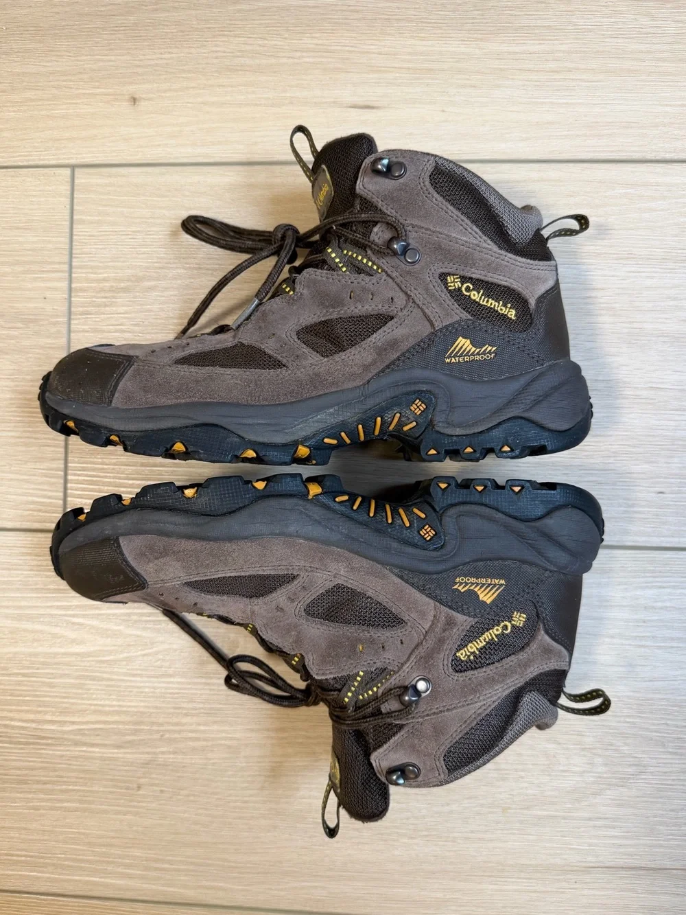 Men’s Columbia Hiking Boots size 9
